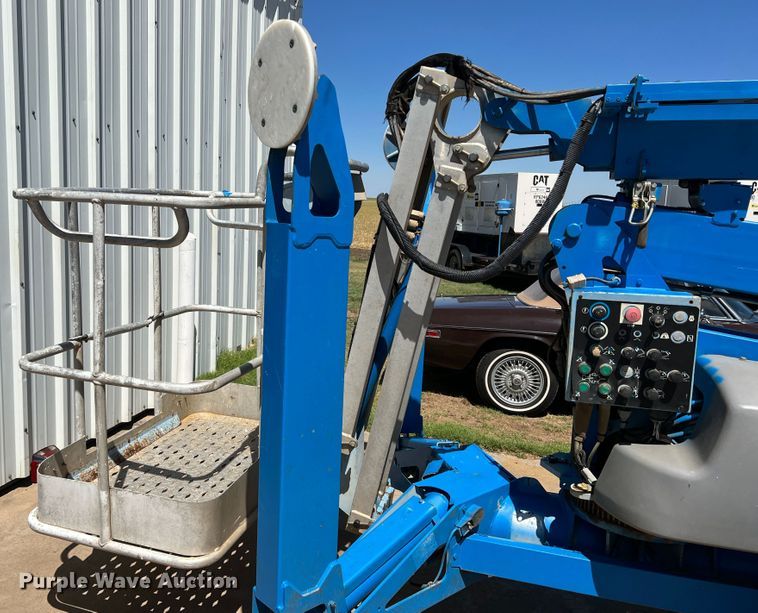 image for item DR1557 2006 Genie TZ50  boom lift
