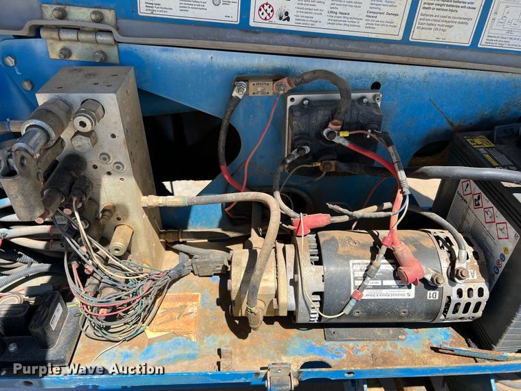 image for item DR1557 2006 Genie TZ50  boom lift