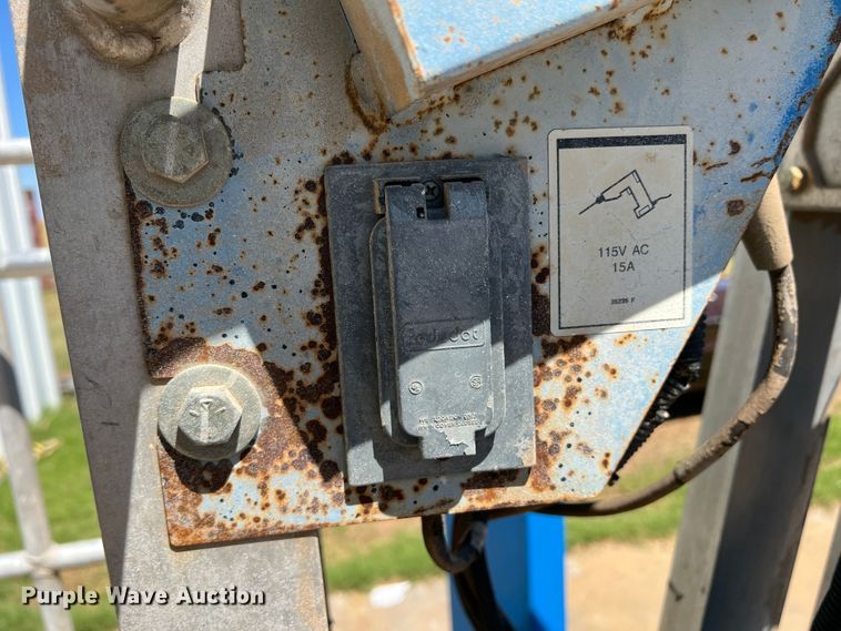 image for item DR1557 2006 Genie TZ50  boom lift