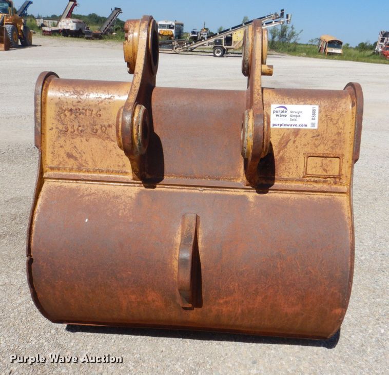 image for item DS8061 Caterpillar  excavator bucket