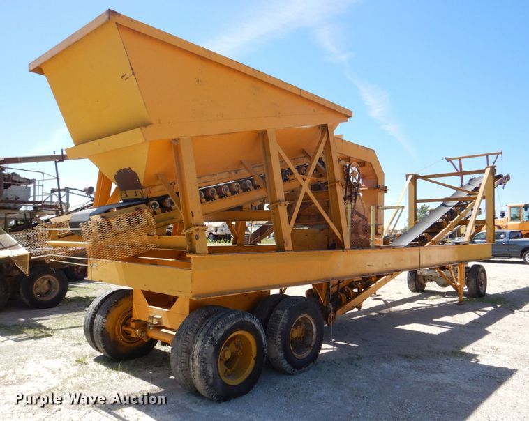 image for item DS8066 Cedarapids  hammer mill