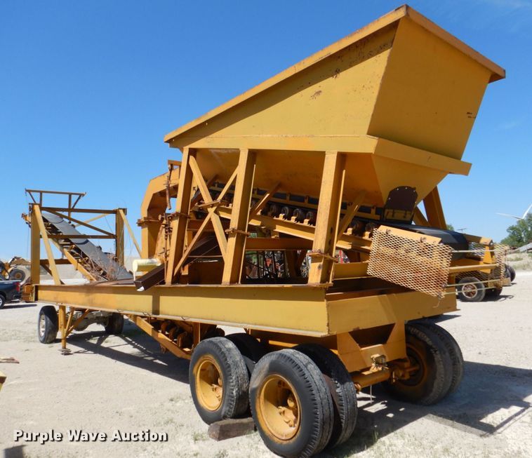 image for item DS8066 Cedarapids  hammer mill