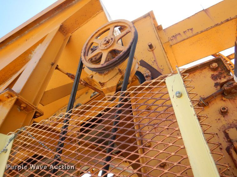 image for item DS8066 Cedarapids  hammer mill