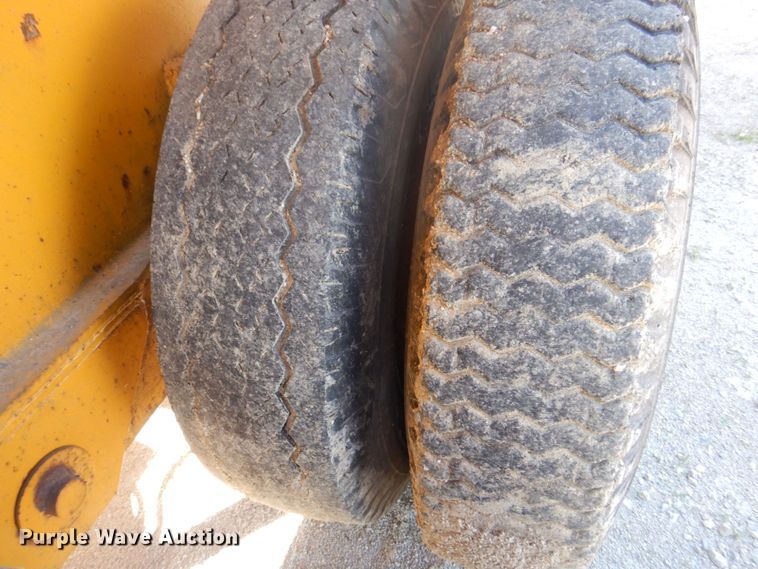 image for item DS8066 Cedarapids  hammer mill