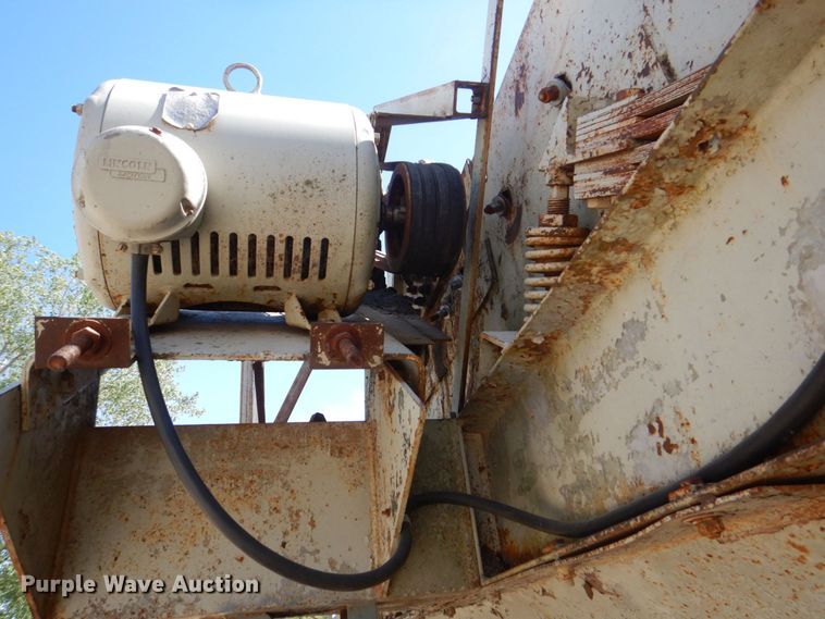 image for item DS8069 Cedarapids  screen