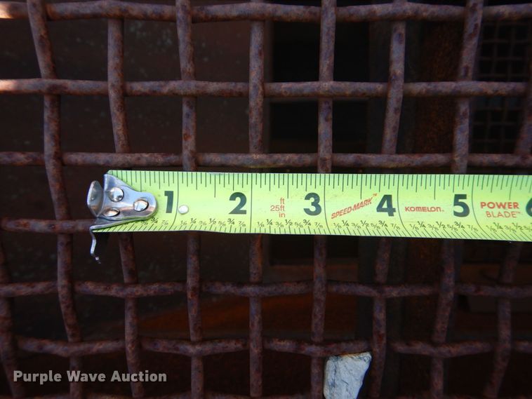 image for item DS8069 Cedarapids  screen