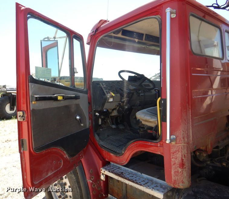 image for item DS8070 1999 Freightliner FL80  dump truck