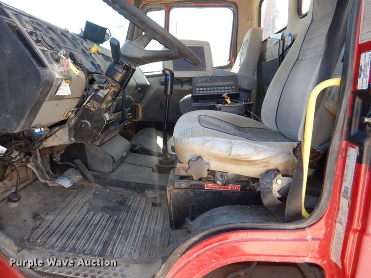 image for item DS8070 1999 Freightliner FL80  dump truck