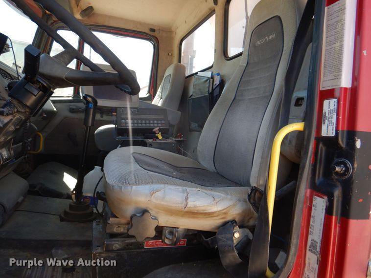 image for item DS8070 1999 Freightliner FL80  dump truck