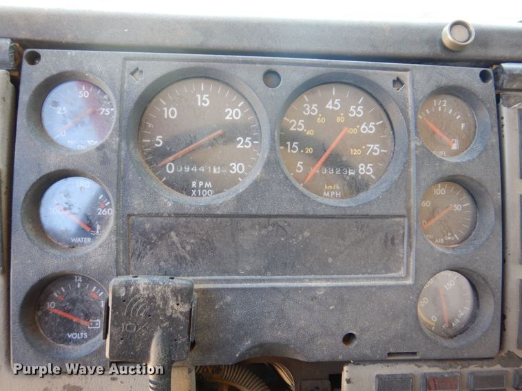 image for item DS8070 1999 Freightliner FL80  dump truck