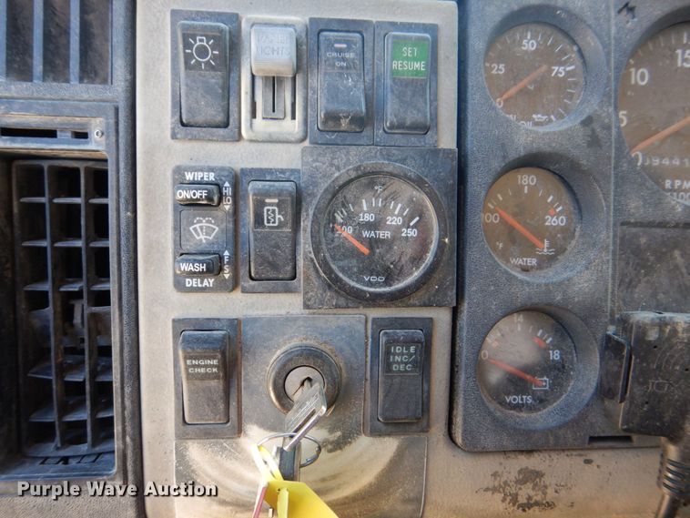 image for item DS8070 1999 Freightliner FL80  dump truck