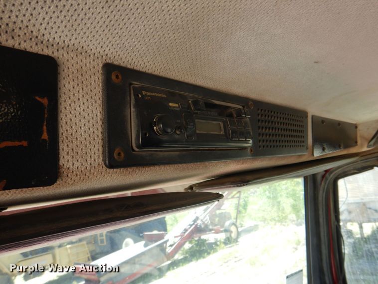 image for item DS8070 1999 Freightliner FL80  dump truck