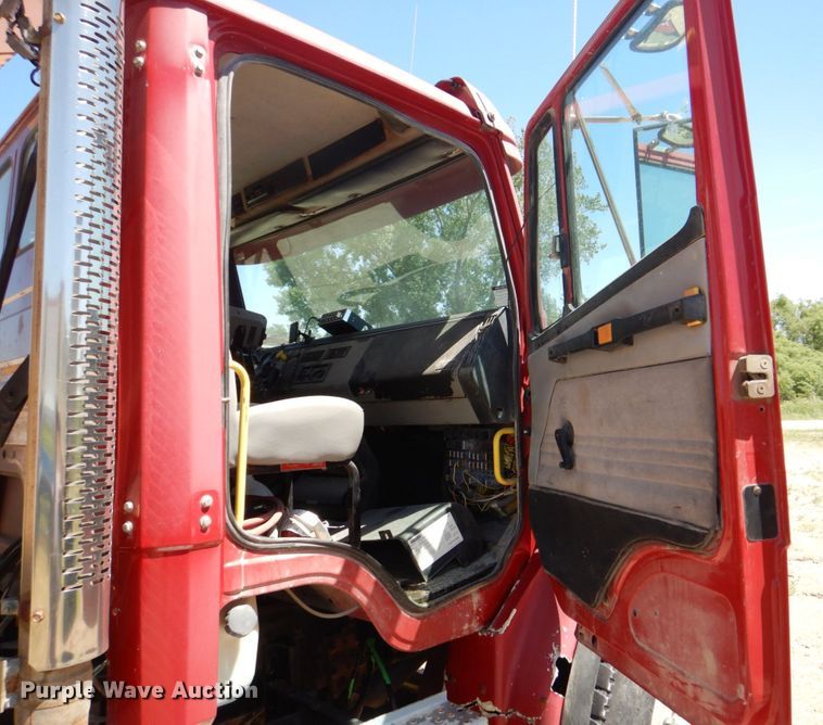 image for item DS8070 1999 Freightliner FL80  dump truck