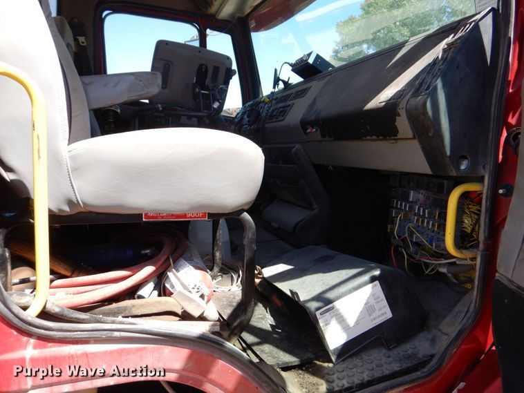 image for item DS8070 1999 Freightliner FL80  dump truck