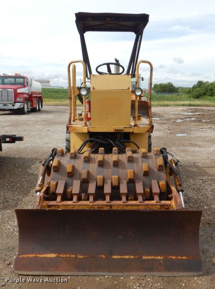 image for item DS8080 1987 Caterpillar CP-323  single drum vibratory roller