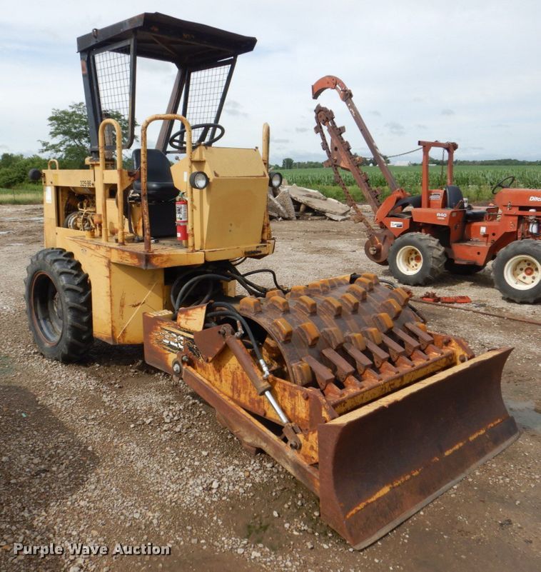 image for item DS8080 1987 Caterpillar CP-323  single drum vibratory roller