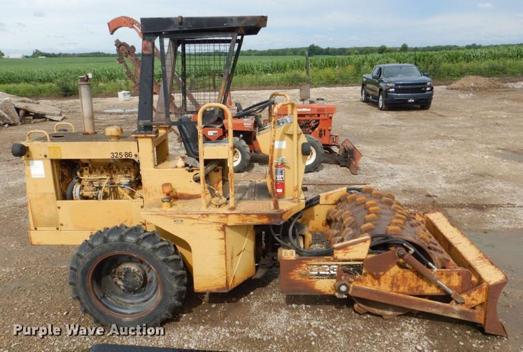 image for item DS8080 1987 Caterpillar CP-323  single drum vibratory roller