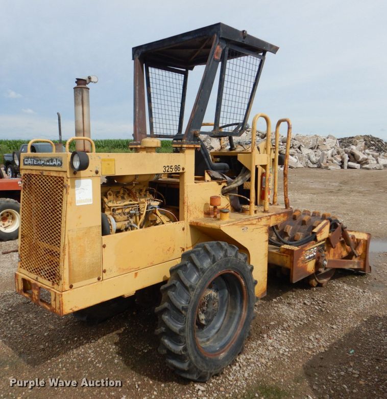 image for item DS8080 1987 Caterpillar CP-323  single drum vibratory roller