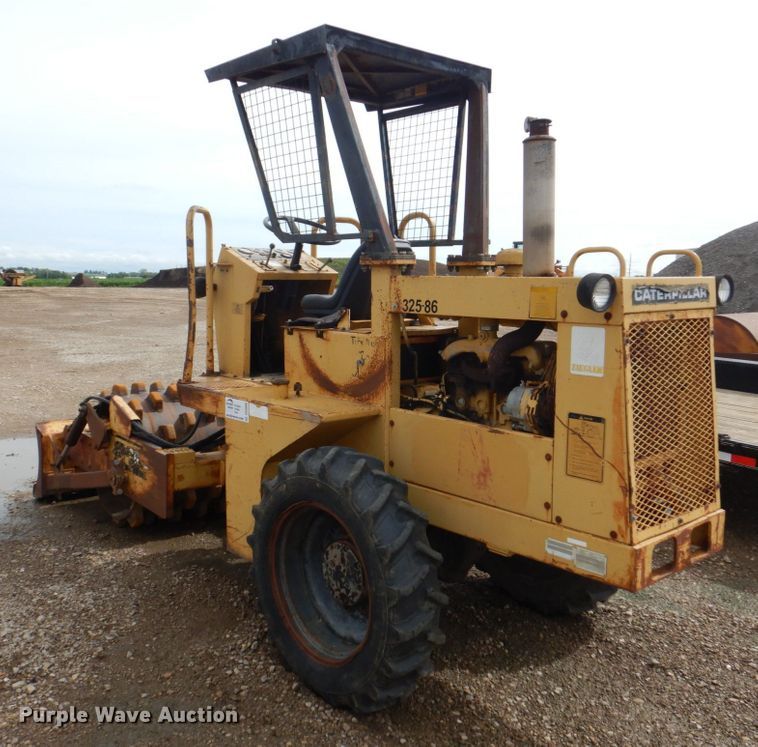 image for item DS8080 1987 Caterpillar CP-323  single drum vibratory roller