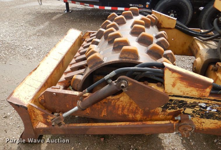 image for item DS8080 1987 Caterpillar CP-323  single drum vibratory roller
