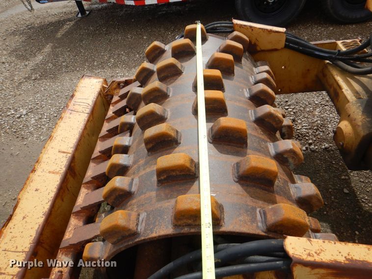 image for item DS8080 1987 Caterpillar CP-323  single drum vibratory roller