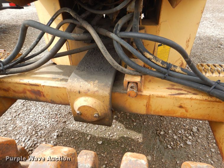 image for item DS8080 1987 Caterpillar CP-323  single drum vibratory roller