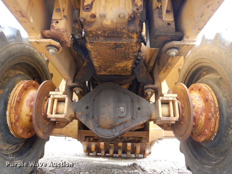 image for item DS8080 1987 Caterpillar CP-323  single drum vibratory roller