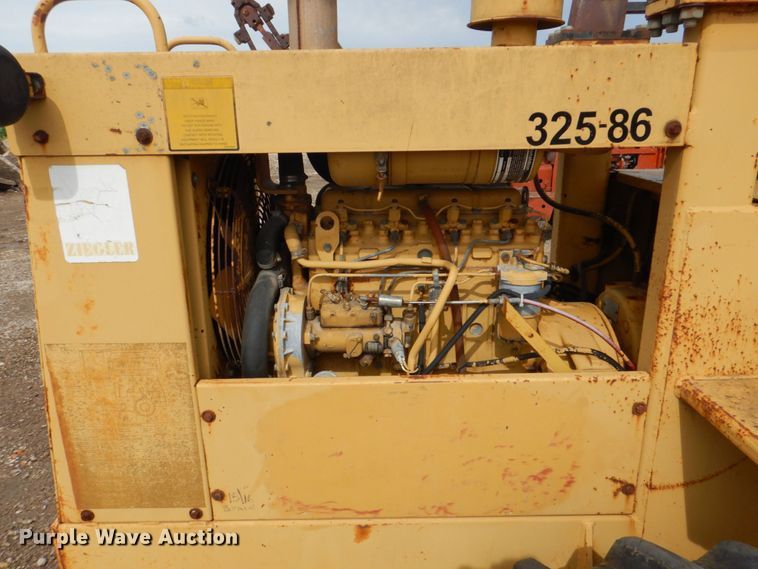 image for item DS8080 1987 Caterpillar CP-323  single drum vibratory roller