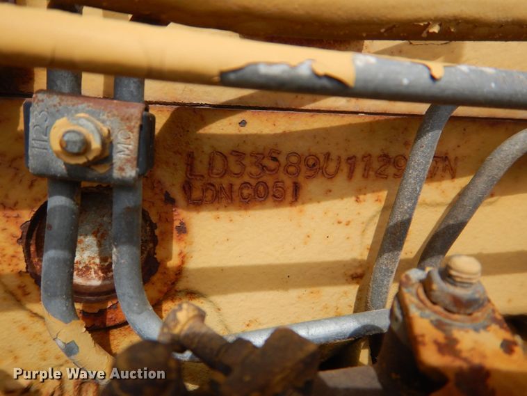 image for item DS8080 1987 Caterpillar CP-323  single drum vibratory roller