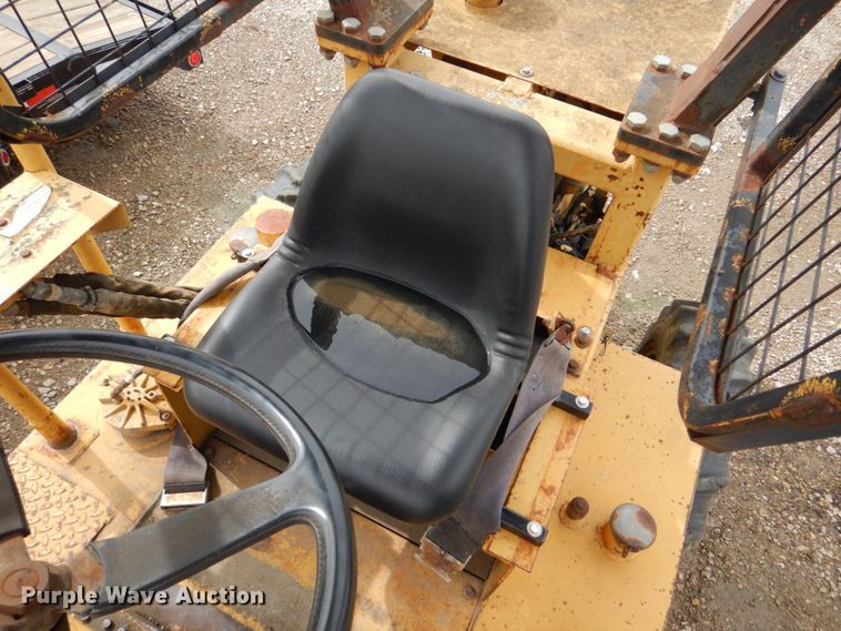 image for item DS8080 1987 Caterpillar CP-323  single drum vibratory roller