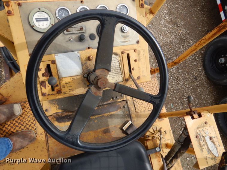 image for item DS8080 1987 Caterpillar CP-323  single drum vibratory roller