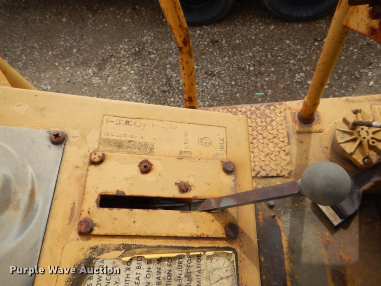 image for item DS8080 1987 Caterpillar CP-323  single drum vibratory roller