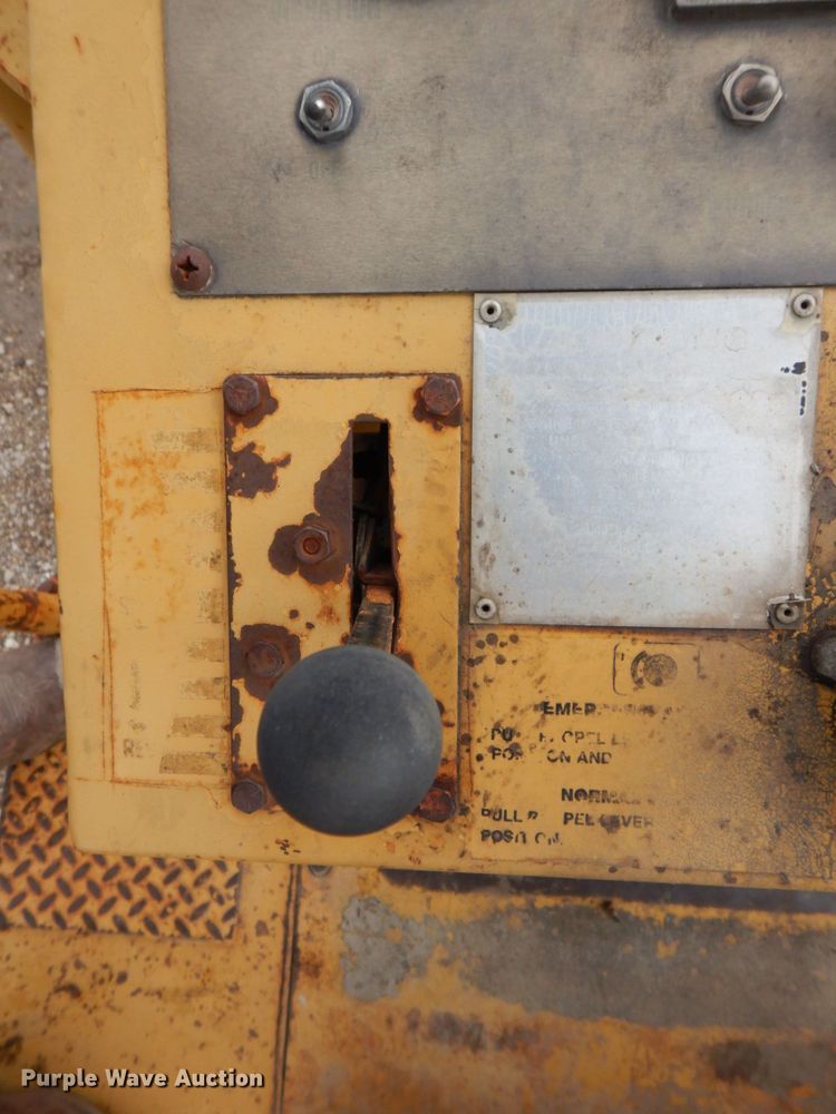 image for item DS8080 1987 Caterpillar CP-323  single drum vibratory roller