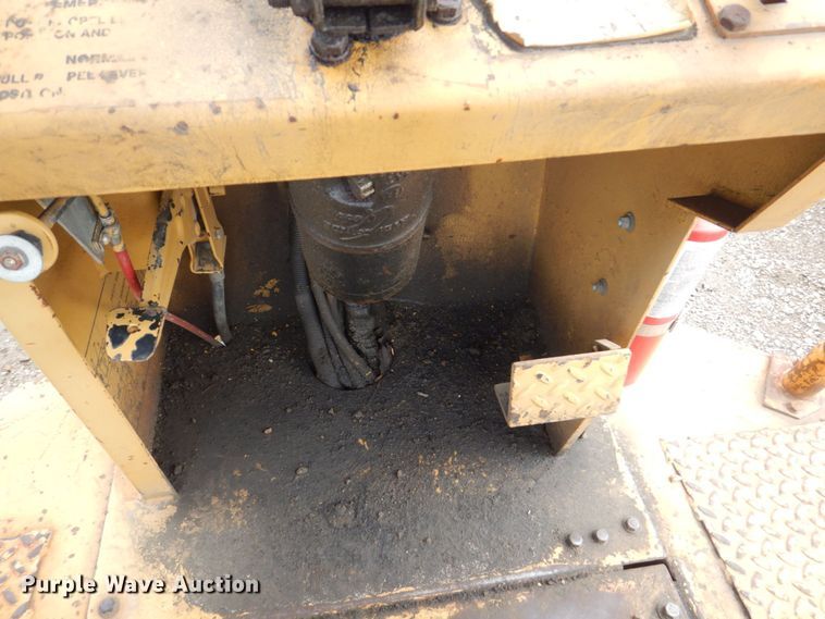 image for item DS8080 1987 Caterpillar CP-323  single drum vibratory roller