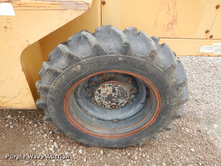 image for item DS8080 1987 Caterpillar CP-323  single drum vibratory roller