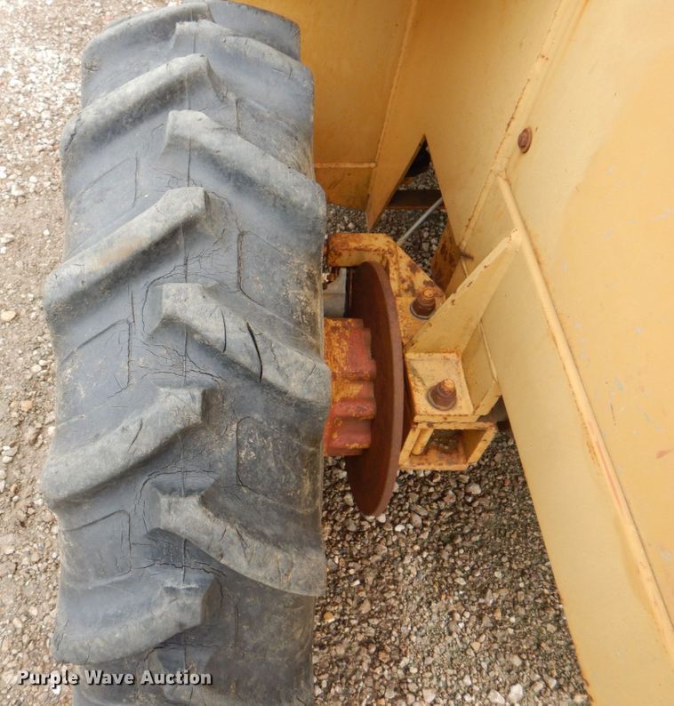 image for item DS8080 1987 Caterpillar CP-323  single drum vibratory roller