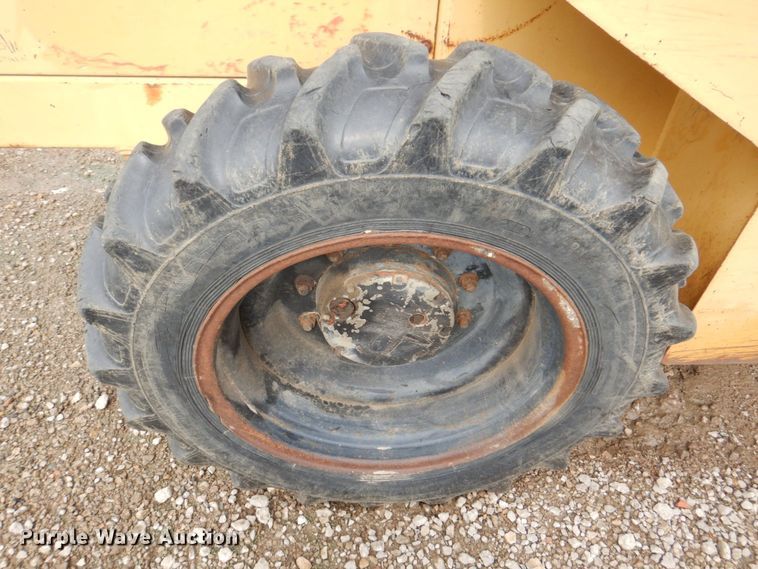 image for item DS8080 1987 Caterpillar CP-323  single drum vibratory roller