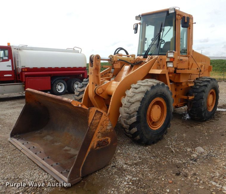 image for item DS8081 1995 Case 621B  wheel loader