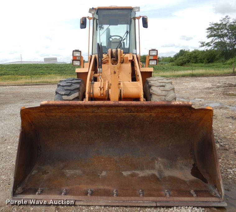 image for item DS8081 1995 Case 621B  wheel loader
