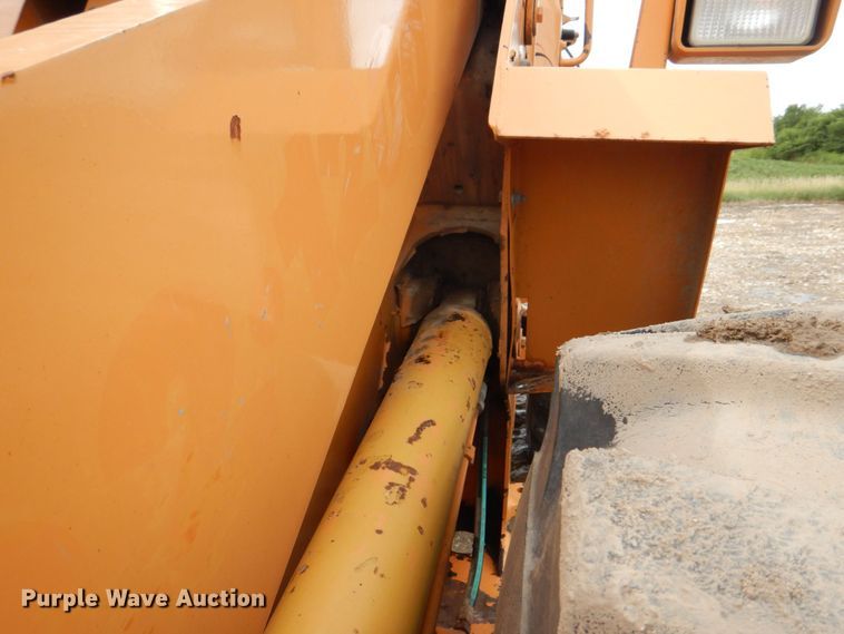 image for item DS8081 1995 Case 621B  wheel loader