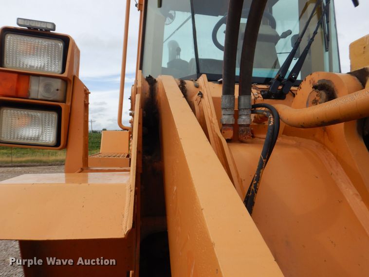 image for item DS8081 1995 Case 621B  wheel loader