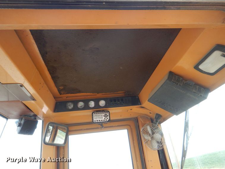 image for item DS8081 1995 Case 621B  wheel loader