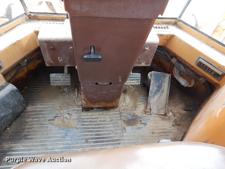 image for item DS8081 1995 Case 621B  wheel loader