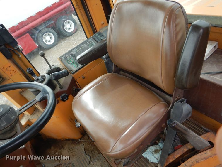 image for item DS8081 1995 Case 621B  wheel loader