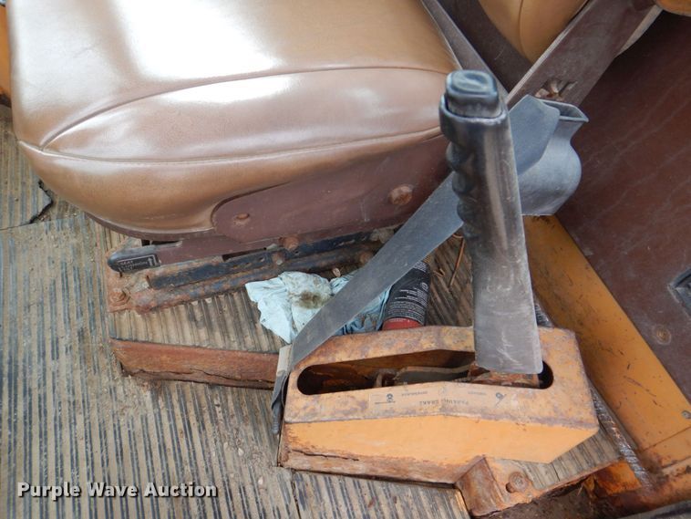 image for item DS8081 1995 Case 621B  wheel loader