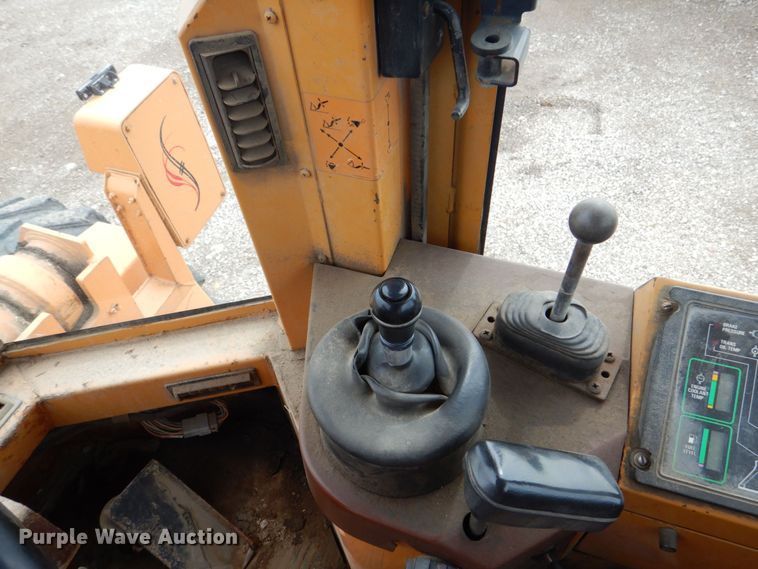 image for item DS8081 1995 Case 621B  wheel loader