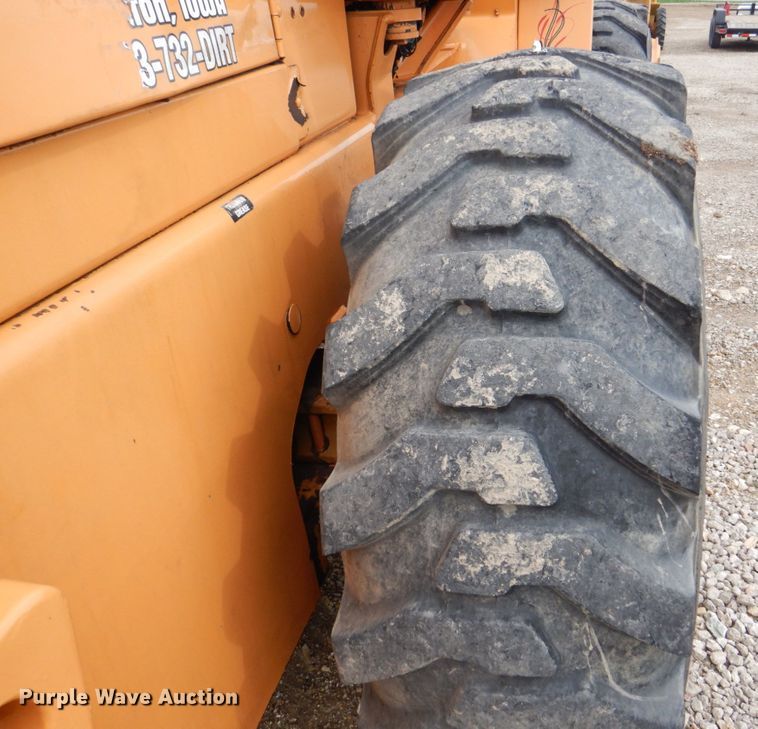 image for item DS8081 1995 Case 621B  wheel loader