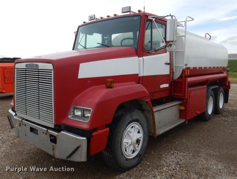 image for item DS8083 1989 Freightliner FLC112  water truck