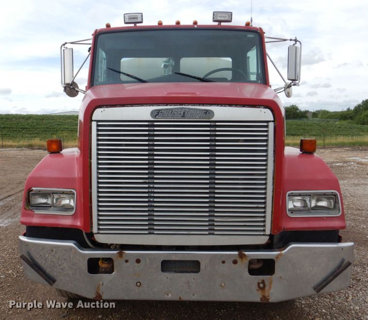 image for item DS8083 1989 Freightliner FLC112  water truck