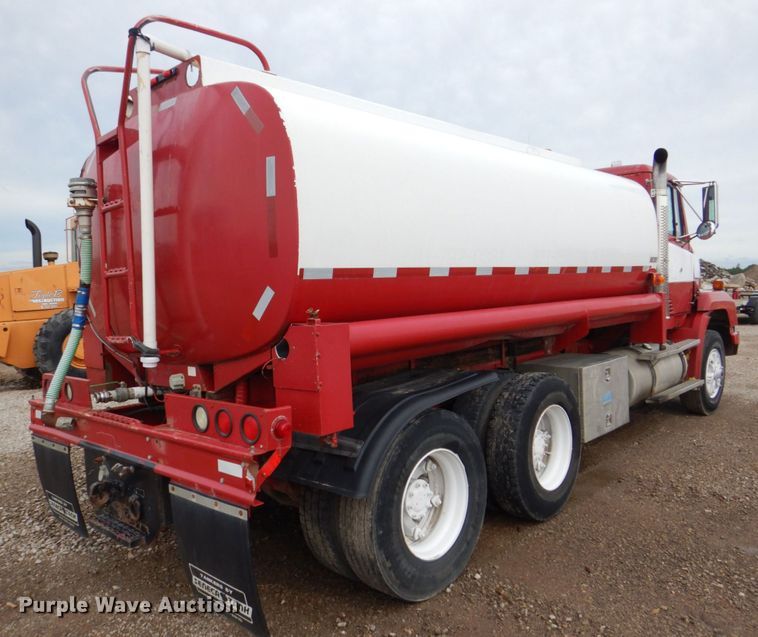 image for item DS8083 1989 Freightliner FLC112  water truck